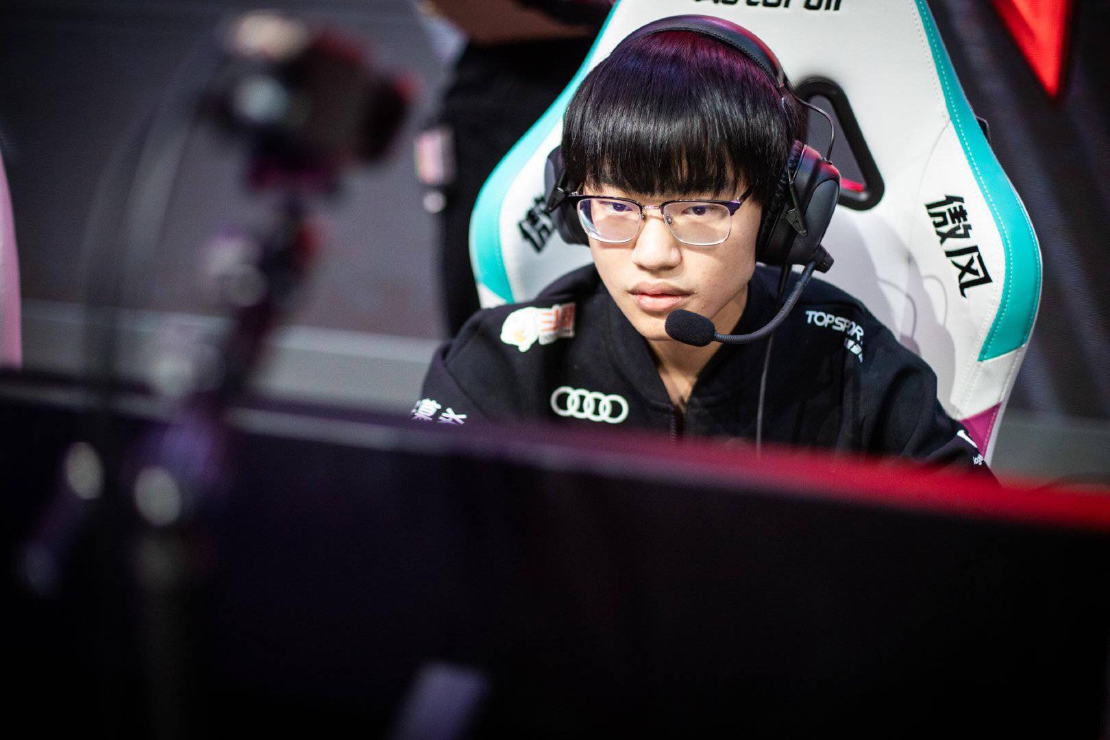 开云体育下载JackeyLove在FPX比赛中出色发挥，比赛局势复杂引发热议！观众掌声雷动的简单介绍