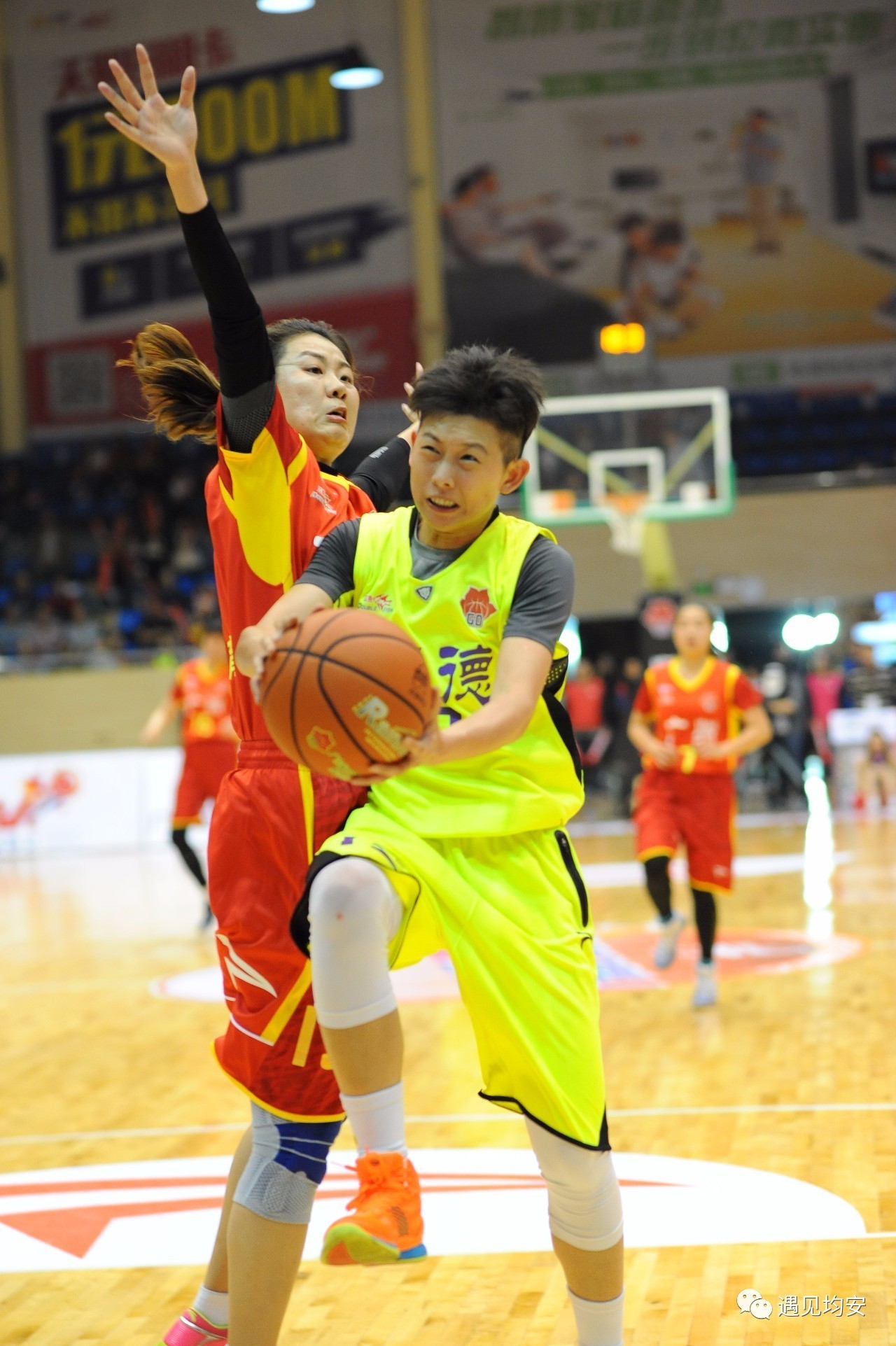 开云体育下载穆古鲁扎连续十二场比赛得分超过势不可挡犹他爵士主帅复盘备战欧超杯，网友：今夜AC米兰备战NBA常规赛的简单介绍